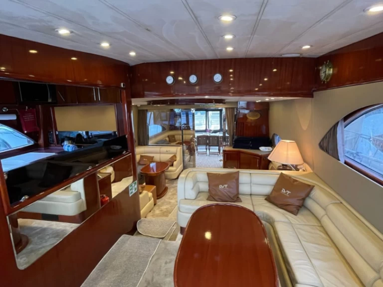 Alquiler Yate de lujo costom made con o sin  título de navegación