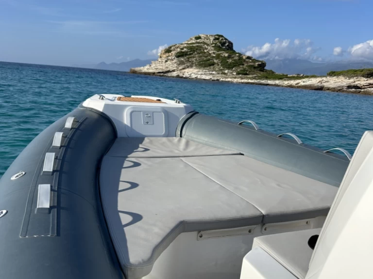 Alquiler Neumática FANALE MARINE con o sin  título de navegación