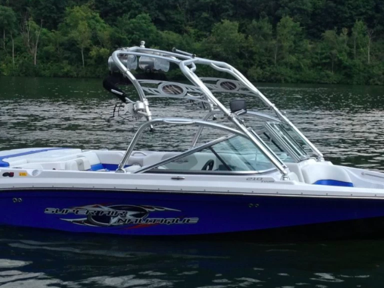 Alquiler de Nautique Correct Craft Competition Ski Boat 2001 en Sevrier