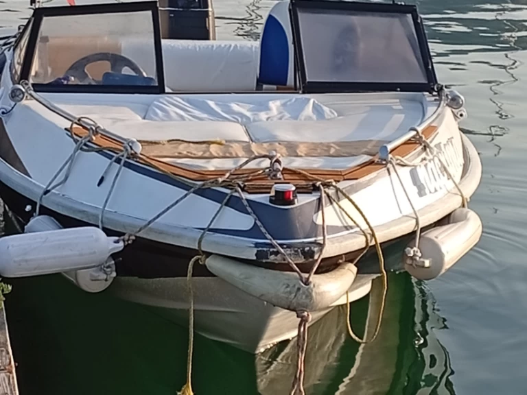 Alquiler Lancha hellas pegasus + selva xrs 40 HP con o sin  título de navegación