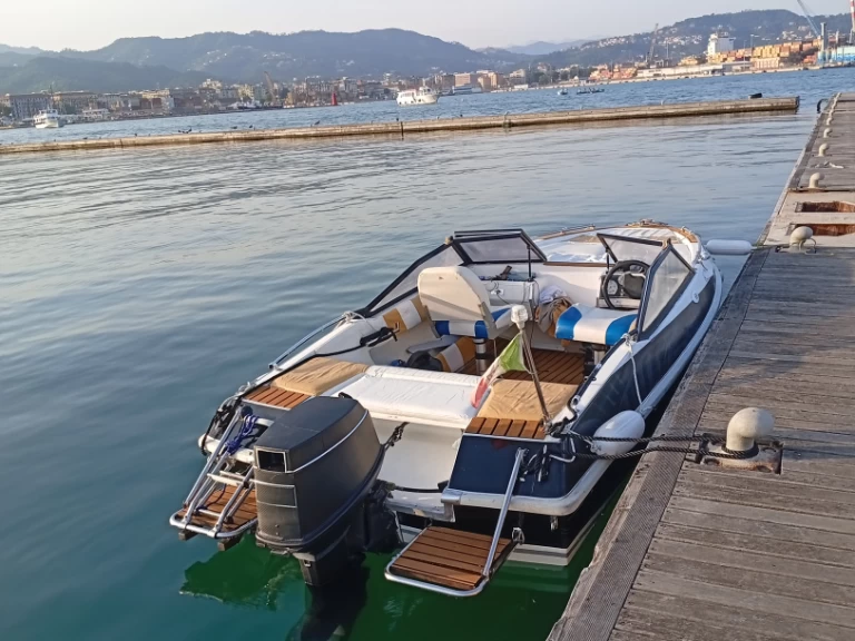 hellas pegasus + selva xrs 40 HP Pegasus de alquiler a Porto Mirabello
