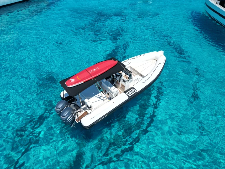 Alquiler Neumática Almarine con o sin  título de navegación