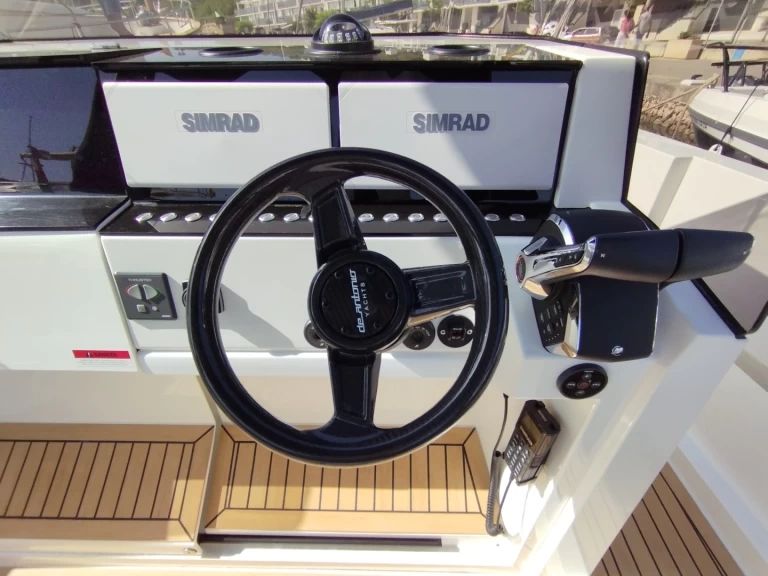 Alquiler de embarcaciones DE ANTONIO Yachts D29 Open enMahón en Samboat