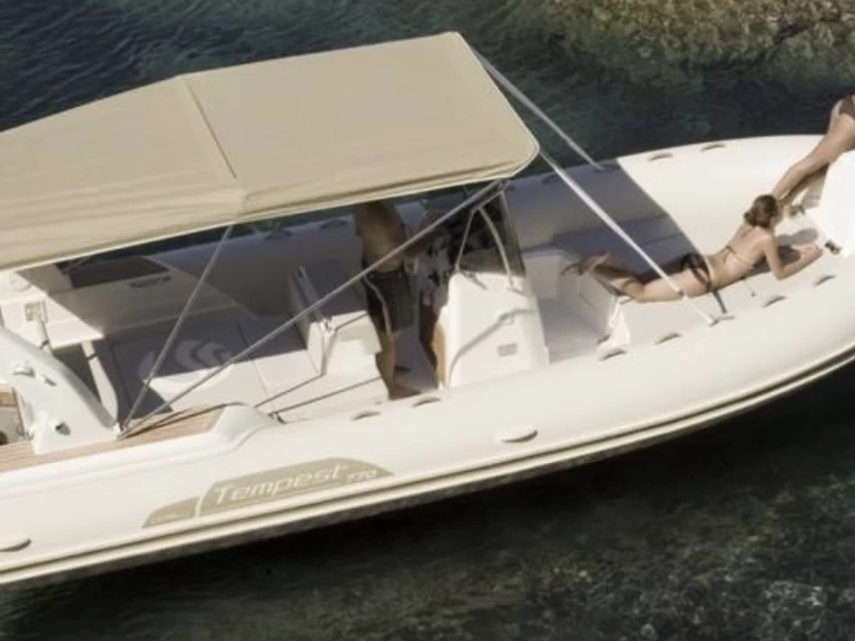 Alquiler de Capelli Tempest 800 en Arcachon