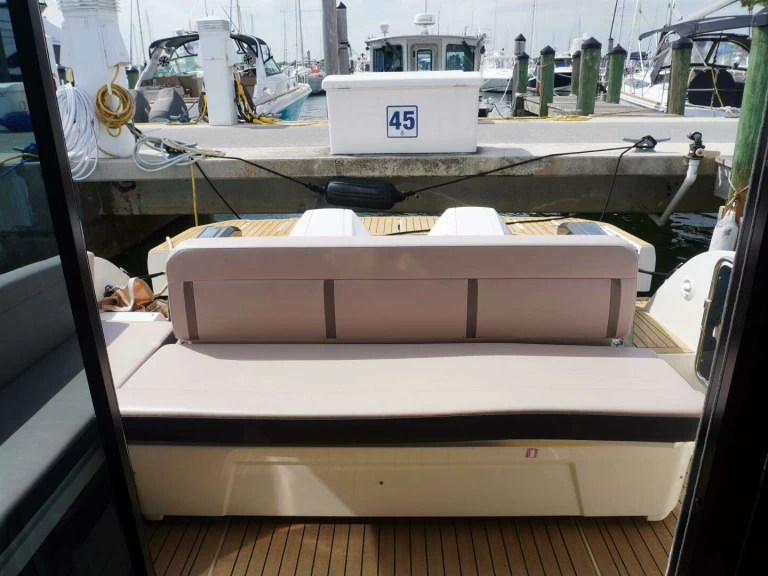 Alquiler de barcos Golfe-Juan barato de Leader 36