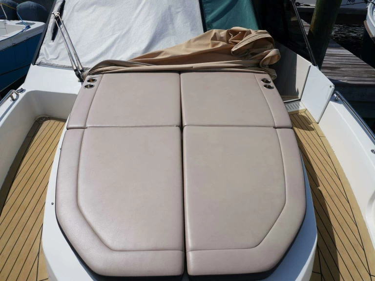 Alquiler de embarcaciones Jeanneau Leader 36 enGolfe-Juan en Samboat