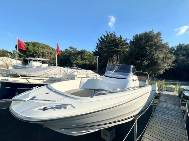 Alquiler Lancha Jeanneau con o sin  título de navegación