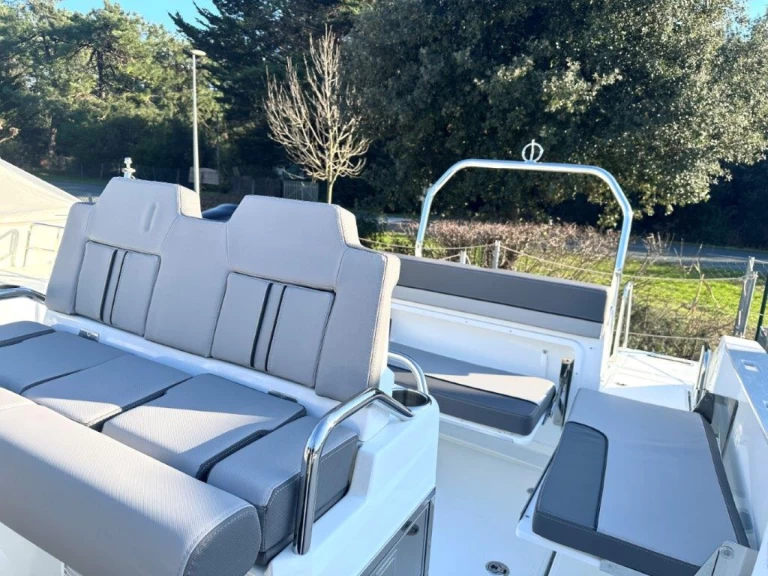 Jeanneau Cap Camarat 7.5 CC de alquiler a La Flotte