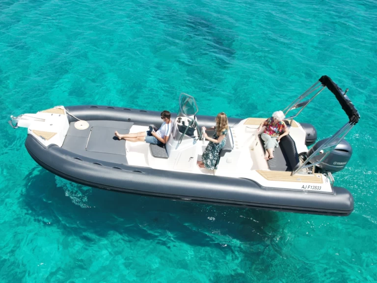 Alquiler de Capelli Tempest 700 en Porto-Vecchio