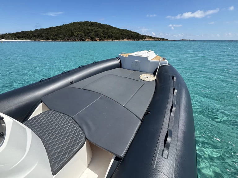 Alquiler de embarcaciones Capelli Tempest 700 enPorto-Vecchio en Samboat
