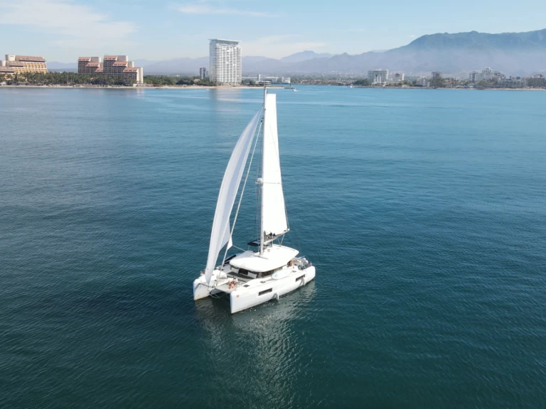 Alquiler de barcos Marina Vallarta barato de Lagoon 40