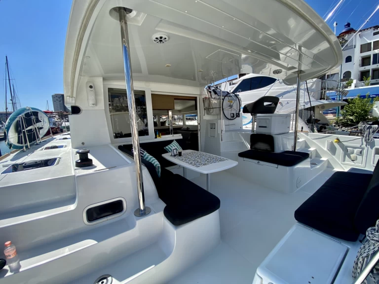 Catamarán para alquilar Marina Vallarta al mejor precio