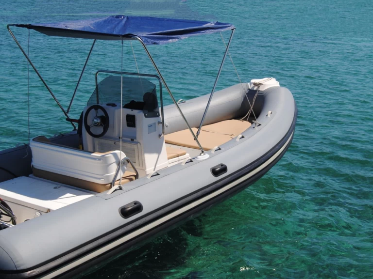 Alquiler de Neumática, con o sin patrón Joker Boat Stintino