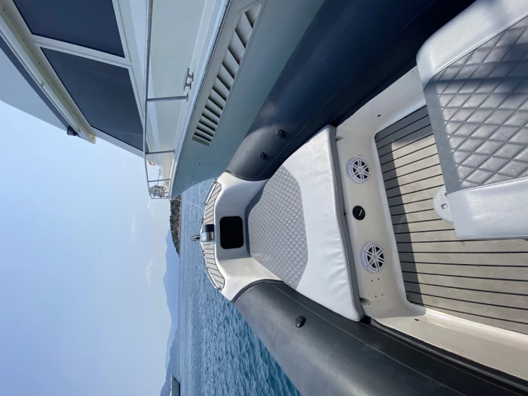 Alquiler de Neumática, con o sin patrón mostro Glyfáda