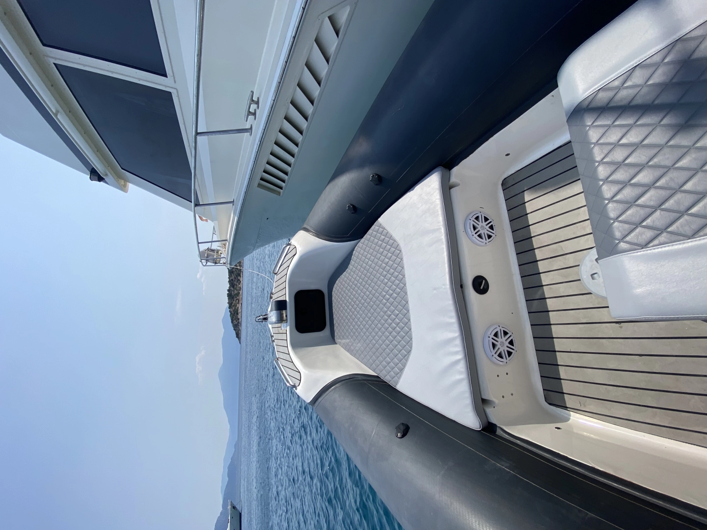 Alquiler de Neumática, con o sin patrón mostro Glyfáda