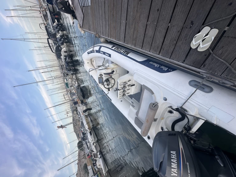 Alquiler Neumática Lomac con o sin  título de navegación