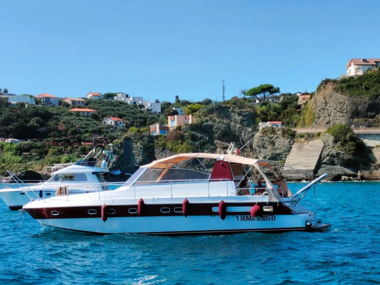 Alquiler de embarcaciones Ferretti Open 43 enSavona en Samboat