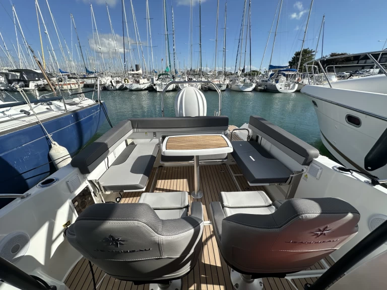 Jeanneau Cap camarat 7.5 wa série 3 de alquiler a La Rochelle