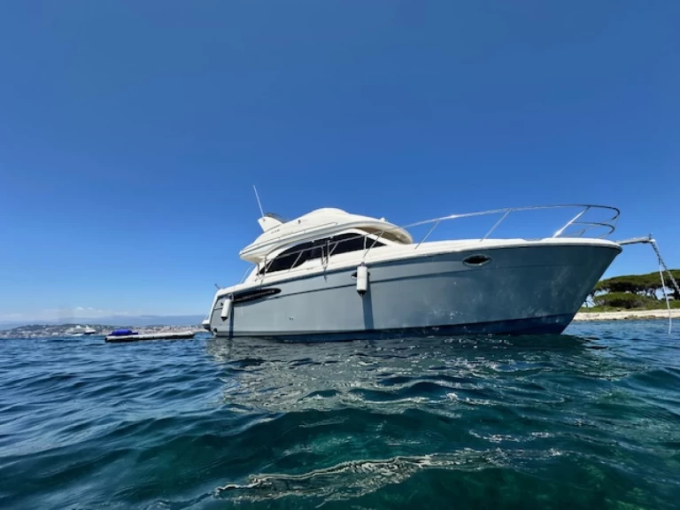 Meridian 341 Sedan de alquiler a Mandelieu-la-Napoule