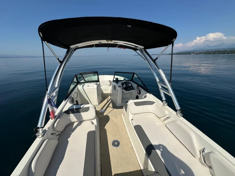 Bayliner E7 de alquiler a Amphion-les-Bains