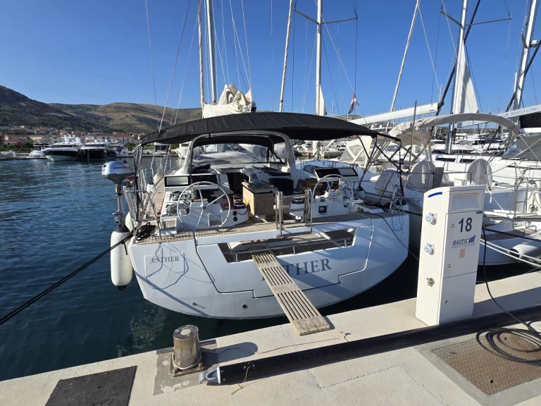 Velero para alquilar Seget Donji al mejor precio