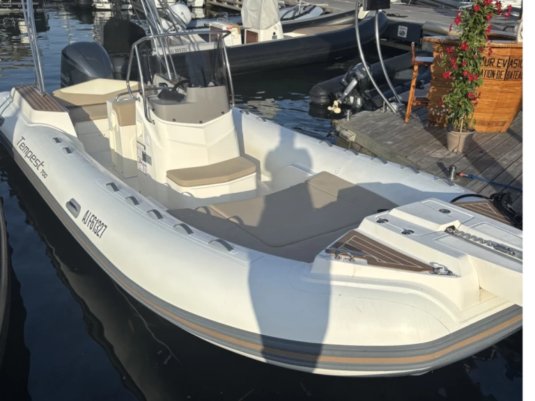 Alquiler Neumática Capelli con o sin  título de navegación