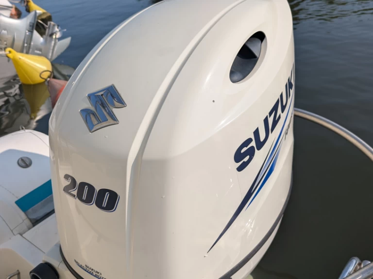 Alquiler de Joker Boat Wide 700 en Hyères