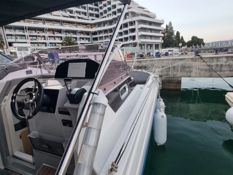 Atlantic 730 Sun Cruiser de alquiler a Opatija