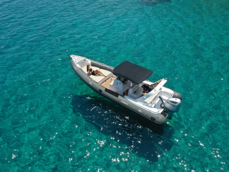 Alquiler de Neumática, con o sin patrón Italboats Latchi