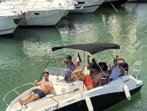 Alquiler de Quicksilver Activ 605 Sundeck en Fréjus