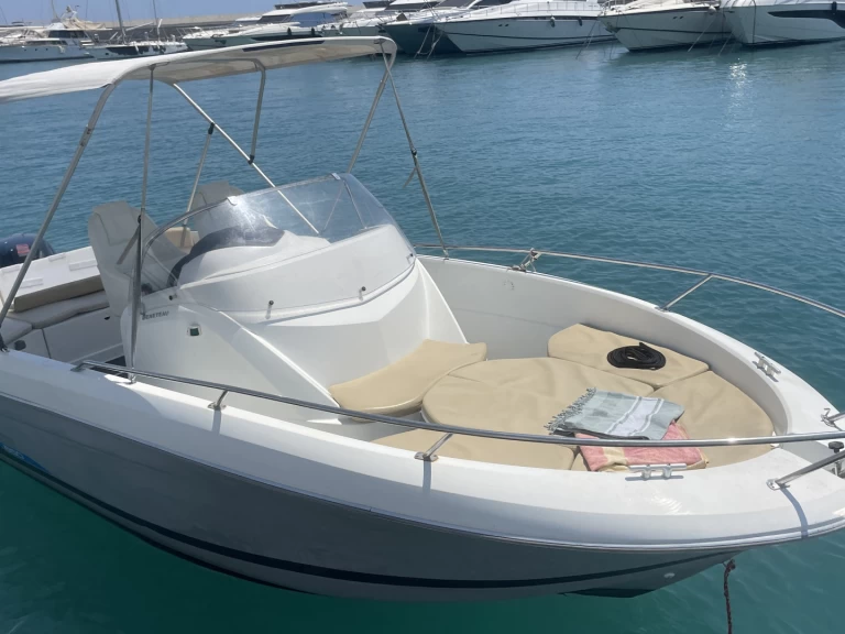 Alquiler de Bénéteau Flyer 650 Open en Nice