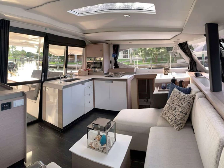Alquiler Yate de lujo Fountaine Pajot con o sin  título de navegación