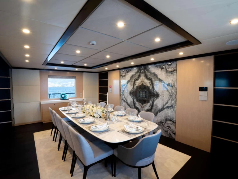 Alquiler Yate de lujo Custom con o sin  título de navegación