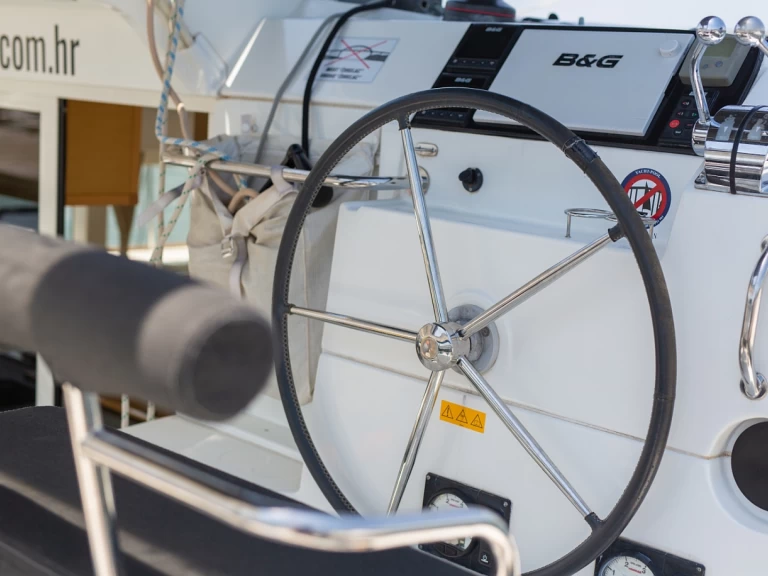 Alquiler de barcos Punat barato de Lagoon 39