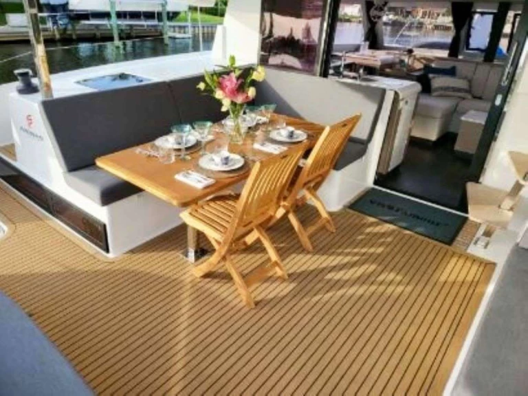 Alquiler Yate de lujo Fountaine Pajot con o sin  título de navegación