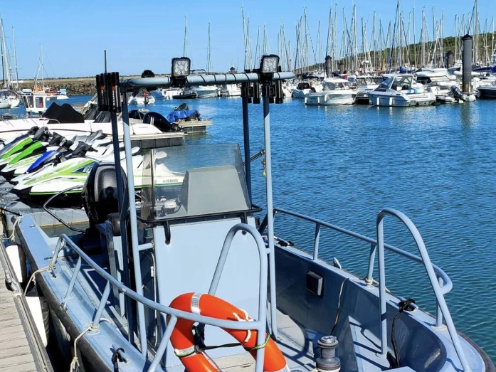 Alquiler Lancha en Les Sables-d'Olonne - Boston Whaler Boston Whaler 22 Outrage