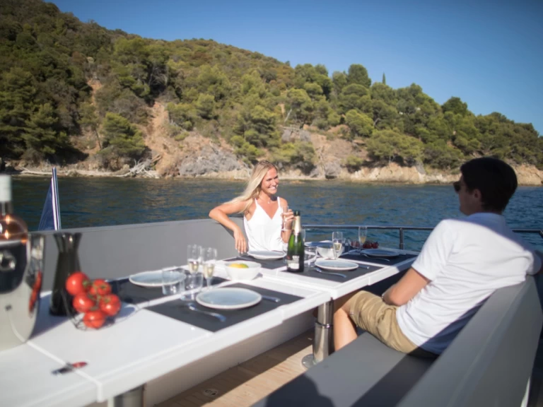 MED YACHT  Med Yacht 52 de alquiler a Cogolin