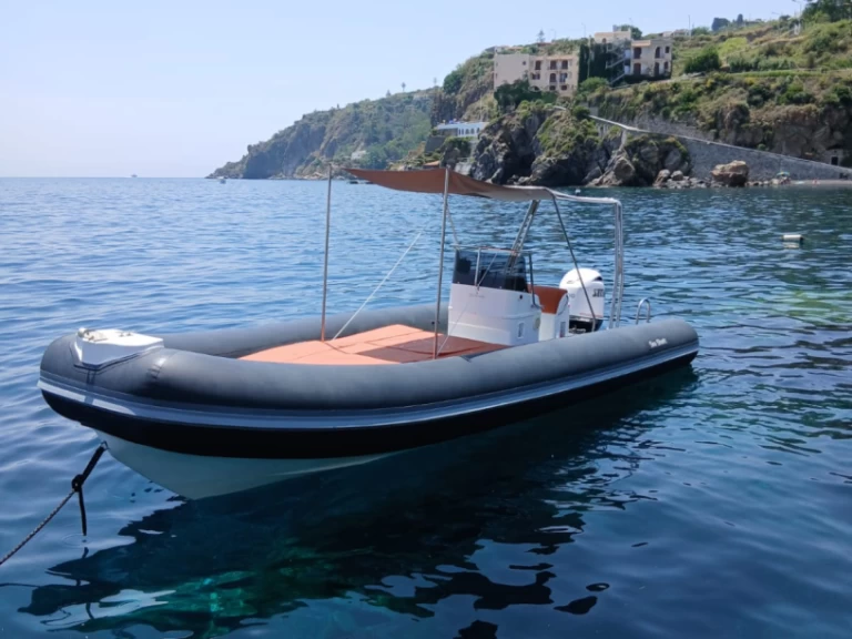 Alquiler de Bwa Bwa 750 en Lipari