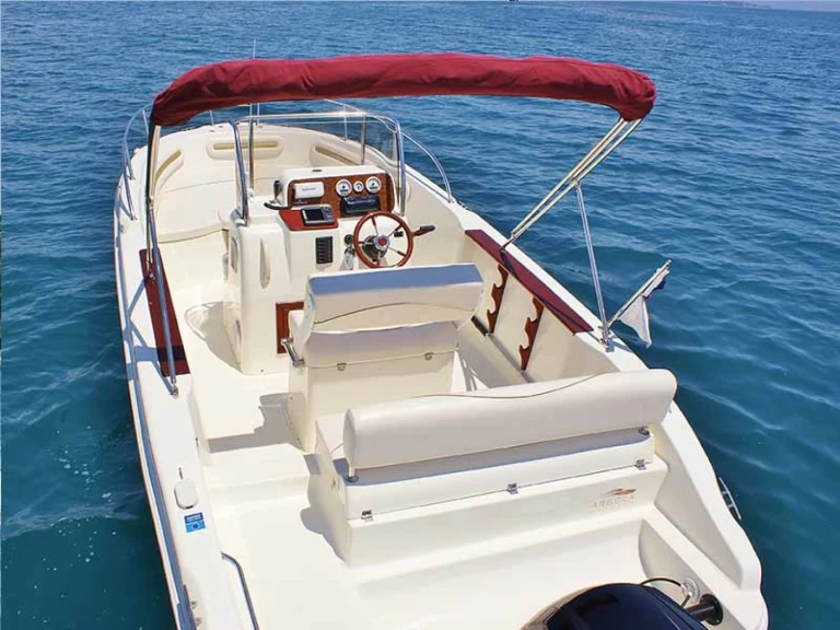 Alquiler de embarcaciones Mingolla Brava 22 Open enŠibenik en Samboat