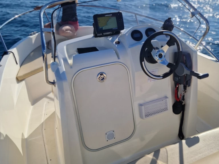 Alquiler de embarcaciones Jeanneau cap-camarat 505 Style enSaint-Raphaël en Samboat