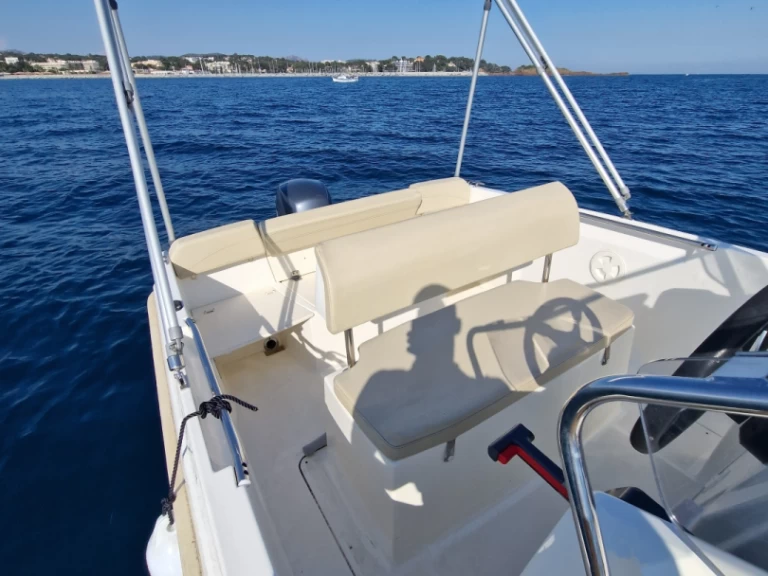 Alquiler de Jeanneau cap-camarat 505 Style en Saint-Raphaël