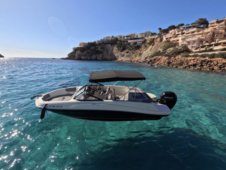 Bayliner VR5 de alquiler a Club Nàutic Santa Ponsa