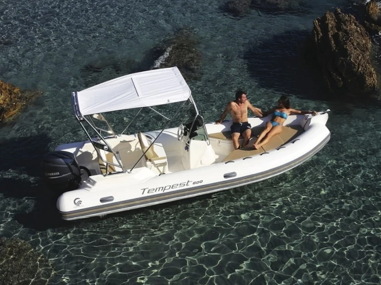 Alquiler de Capelli Tempest 600 en Marine de Sant'Ambrogio