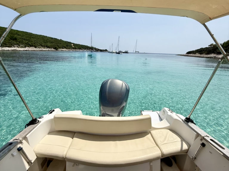 Alquiler de barcos Mali Lošinj barato de Cap Camarat 7.5 WA