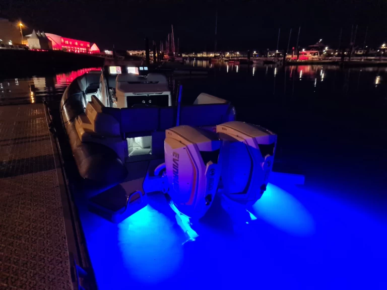 Alquiler Neumática Zodiac con o sin  título de navegación