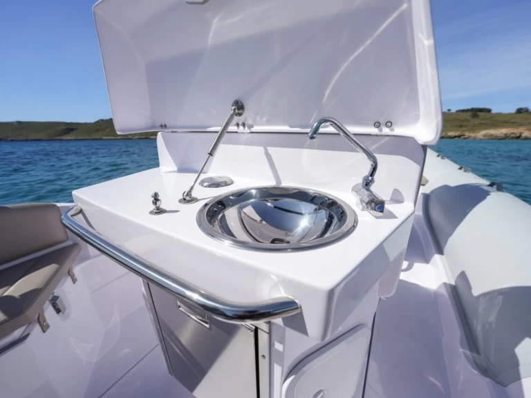 Alquiler Neumática Italboats con o sin  título de navegación