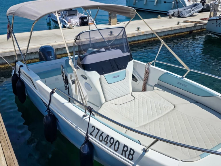 Alquiler de embarcaciones Salpa Salpa Sunsix enPula en Samboat