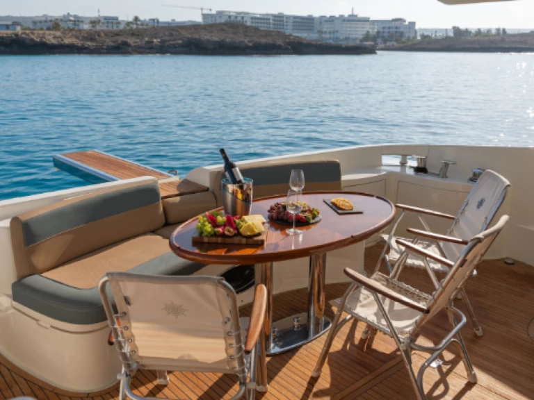 Alquiler de Azimut Azimut 62 en Ayia Napa