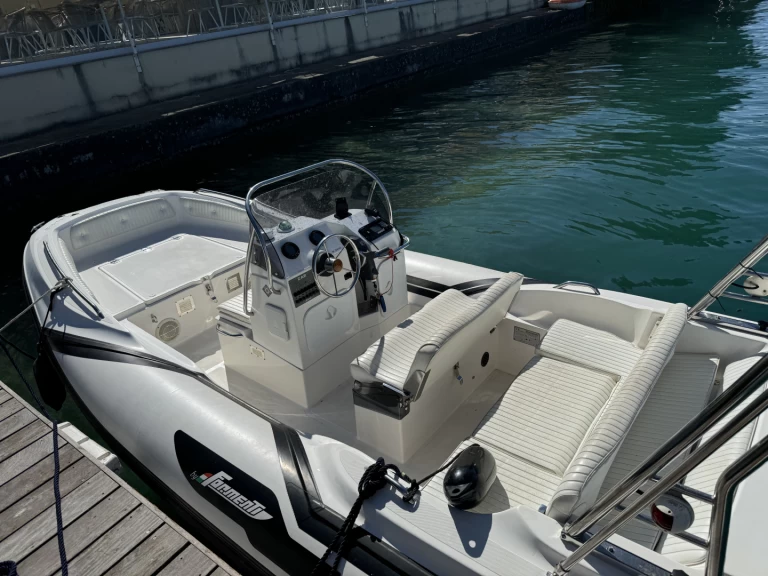 Alquiler de embarcaciones Zar Zar 57 Classic Luxury enAnnecy en Samboat