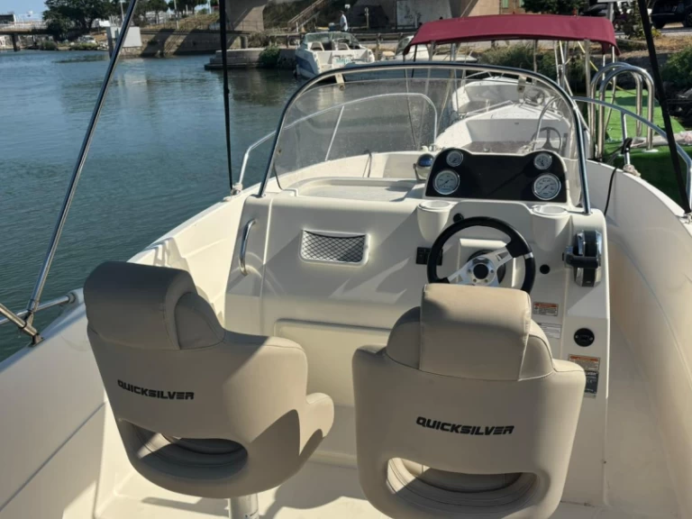 Quicksilver Activ 605 Open de alquiler a Carnon-Plage